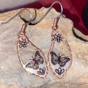 5/$10❤️❤️❤️Vintage 80s Butterfly Design Copper Earrings